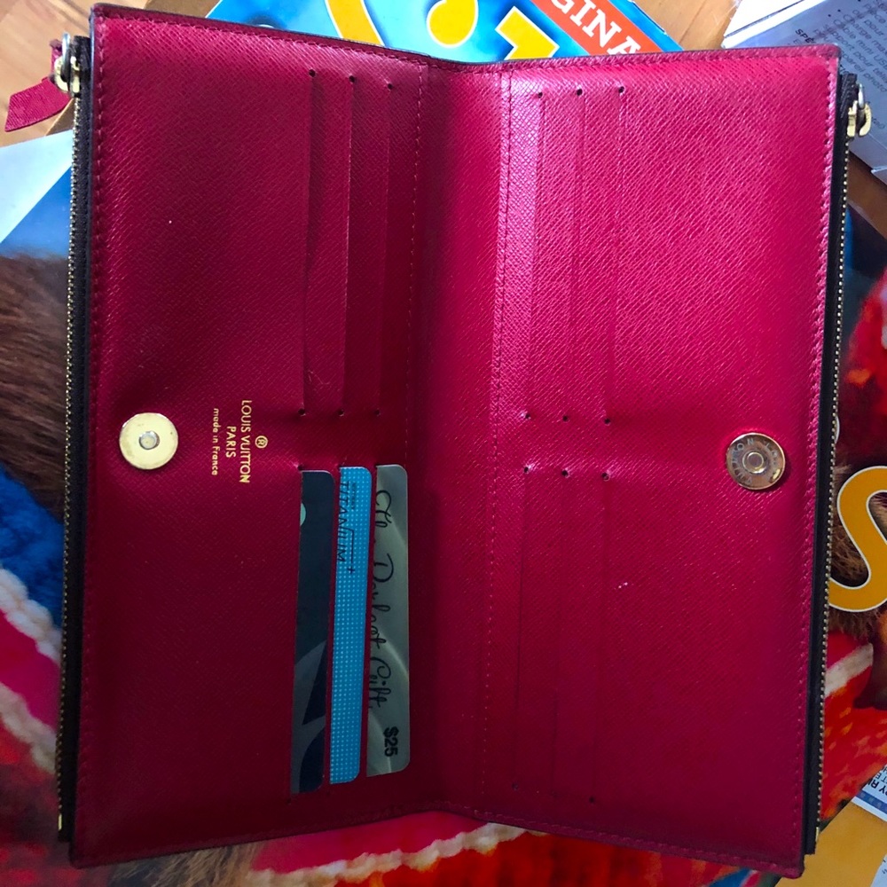 Double zipper sided with red interior